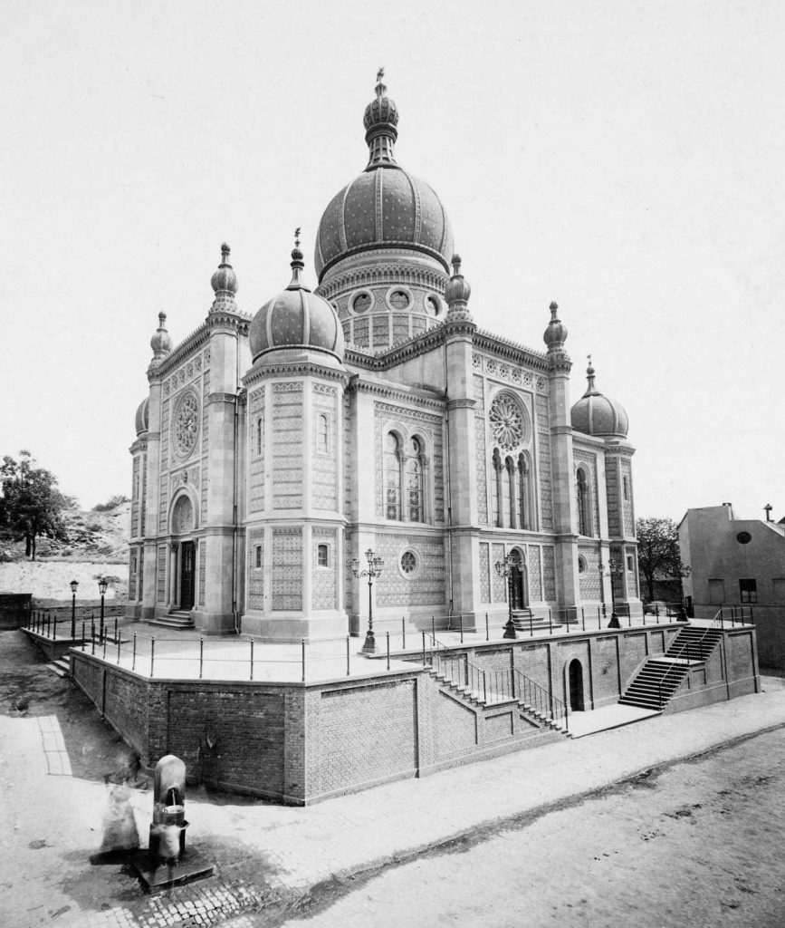 Der Stolz des jüdischen Bürgertums: die Synagoge am Michelsberg Wiesbaden 1869. (Abbildung: Stadtarchiv Wiesbaden, F.-Nr. 003191)